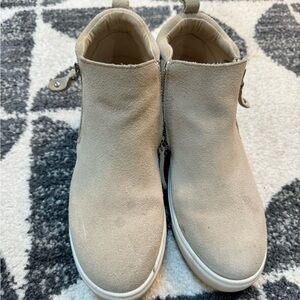 Steve Madden women’s suede booties